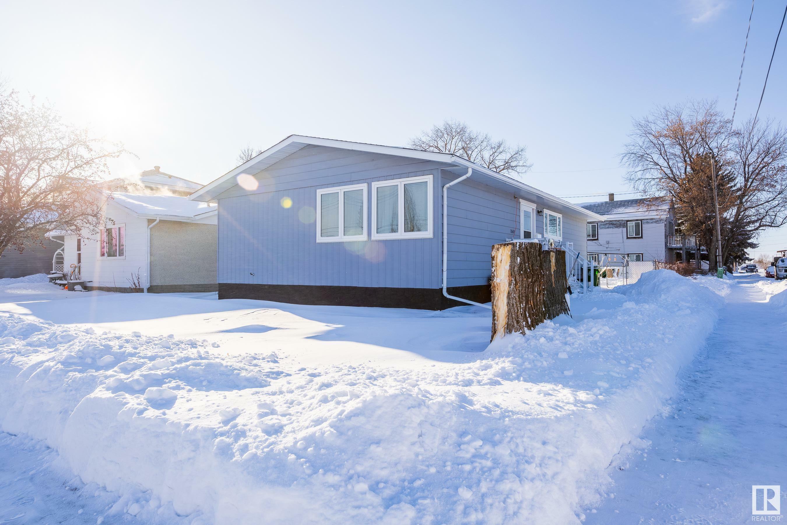 Property Photo:  10401 101 Avenue  AB T8R 1A5 