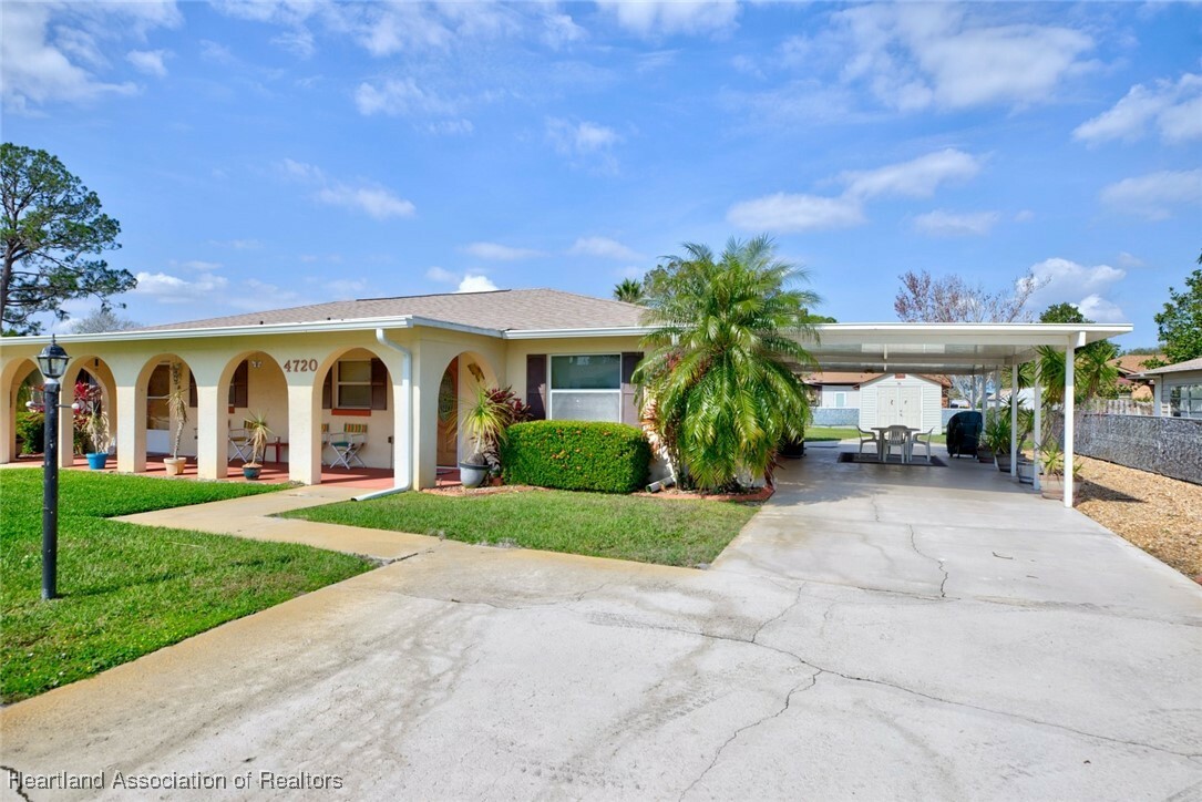 Property Photo:  4720 Leucadendra Drive  FL 33872 