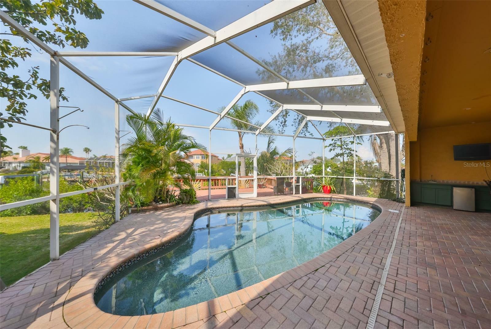 Property Photo:  1011 Sonata Lane  FL 33572 