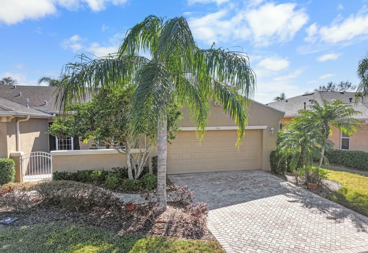 Property Photo:  2416 Kensington Greens Drive 2416  FL 33573 