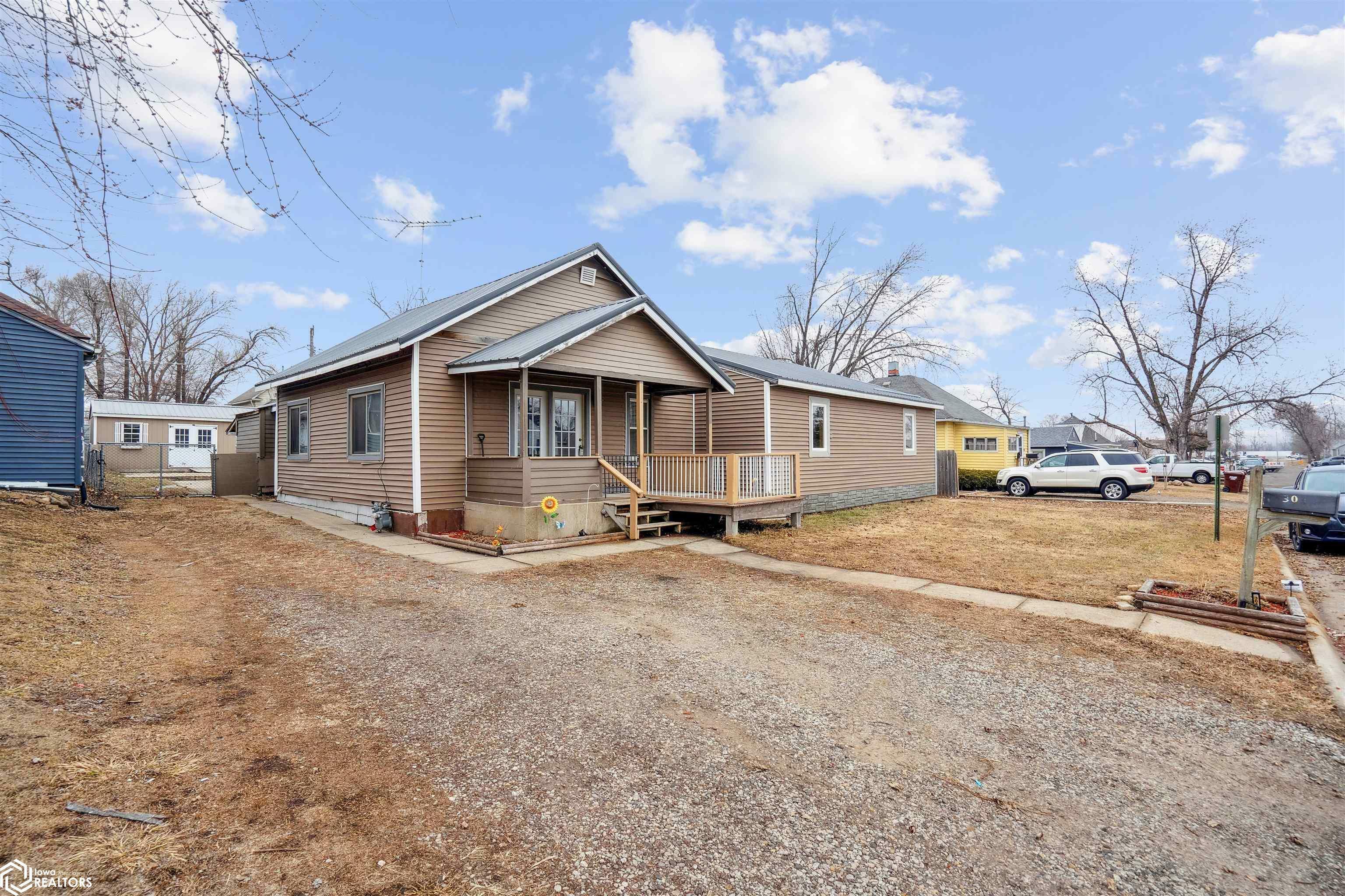 Property Photo:  304 N 11th Avenue  IA 50158 