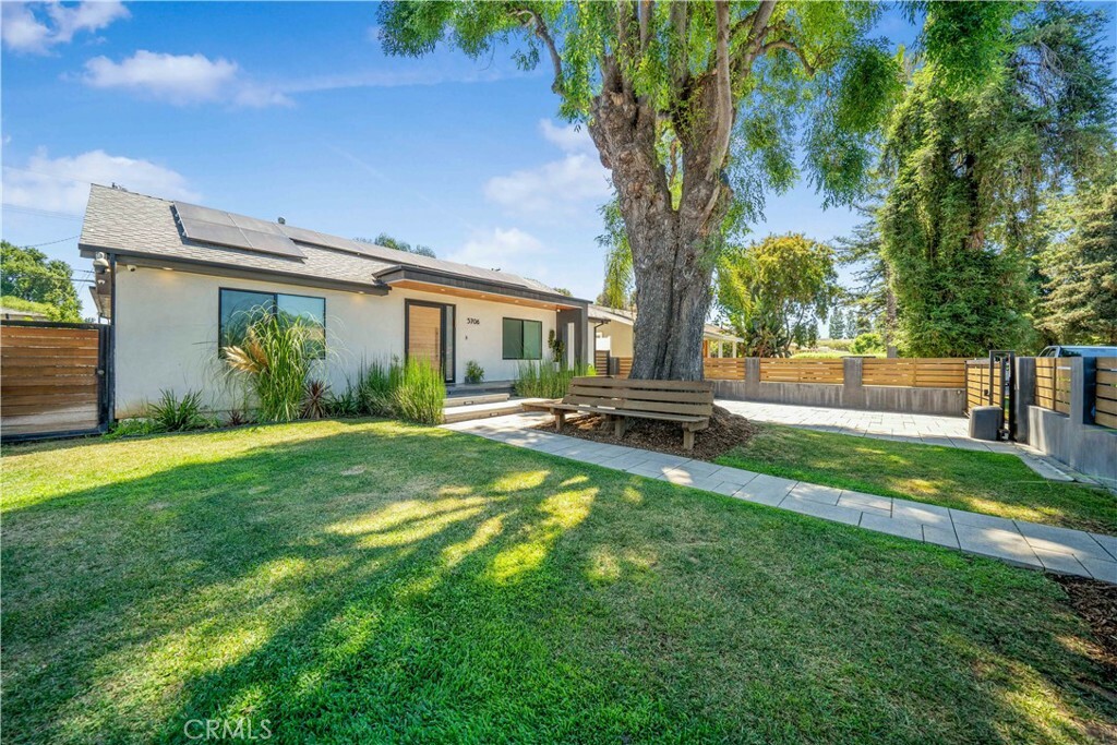 Property Photo:  5706 Cedros Avenue  CA 91411 