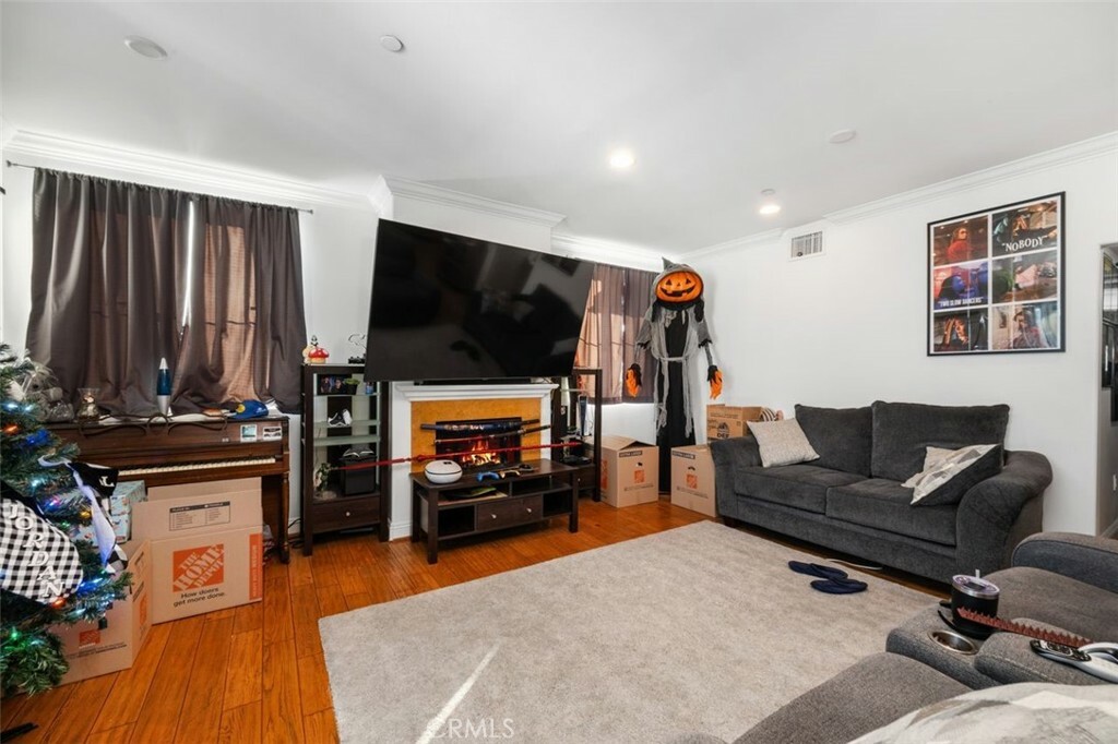 Property Photo:  815 S Grand Avenue 9  CA 90731 