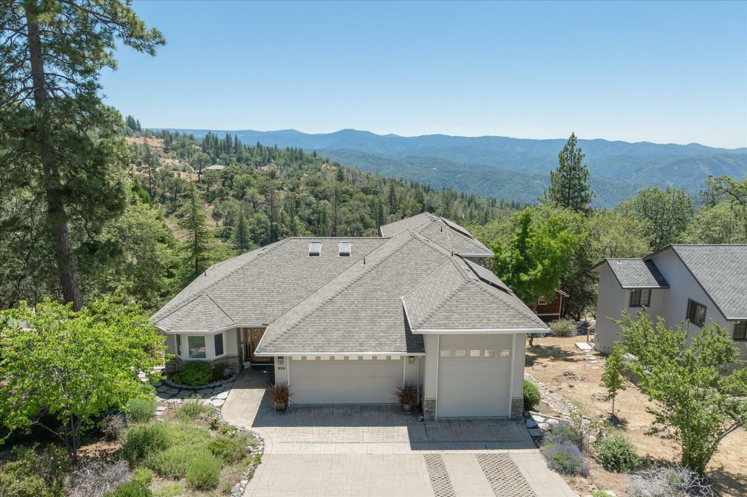 Property Photo: 804 Buckthorn CA 95247