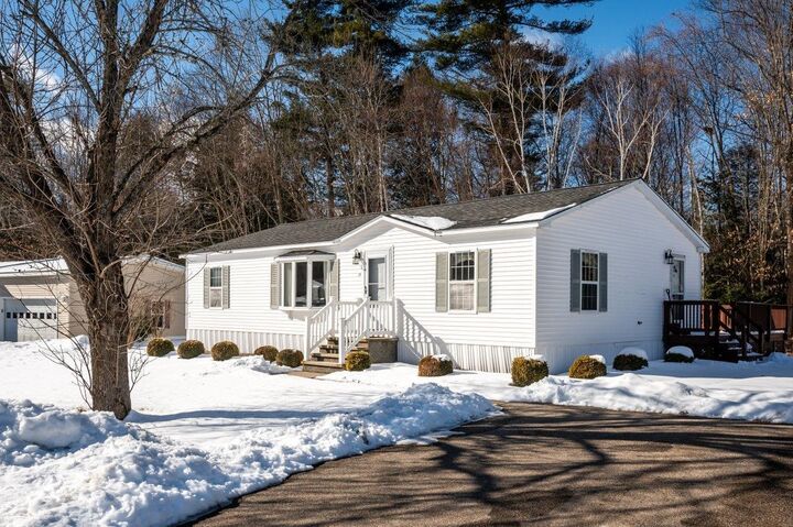 Property Photo:  14 Constitution Way  NH 03820 