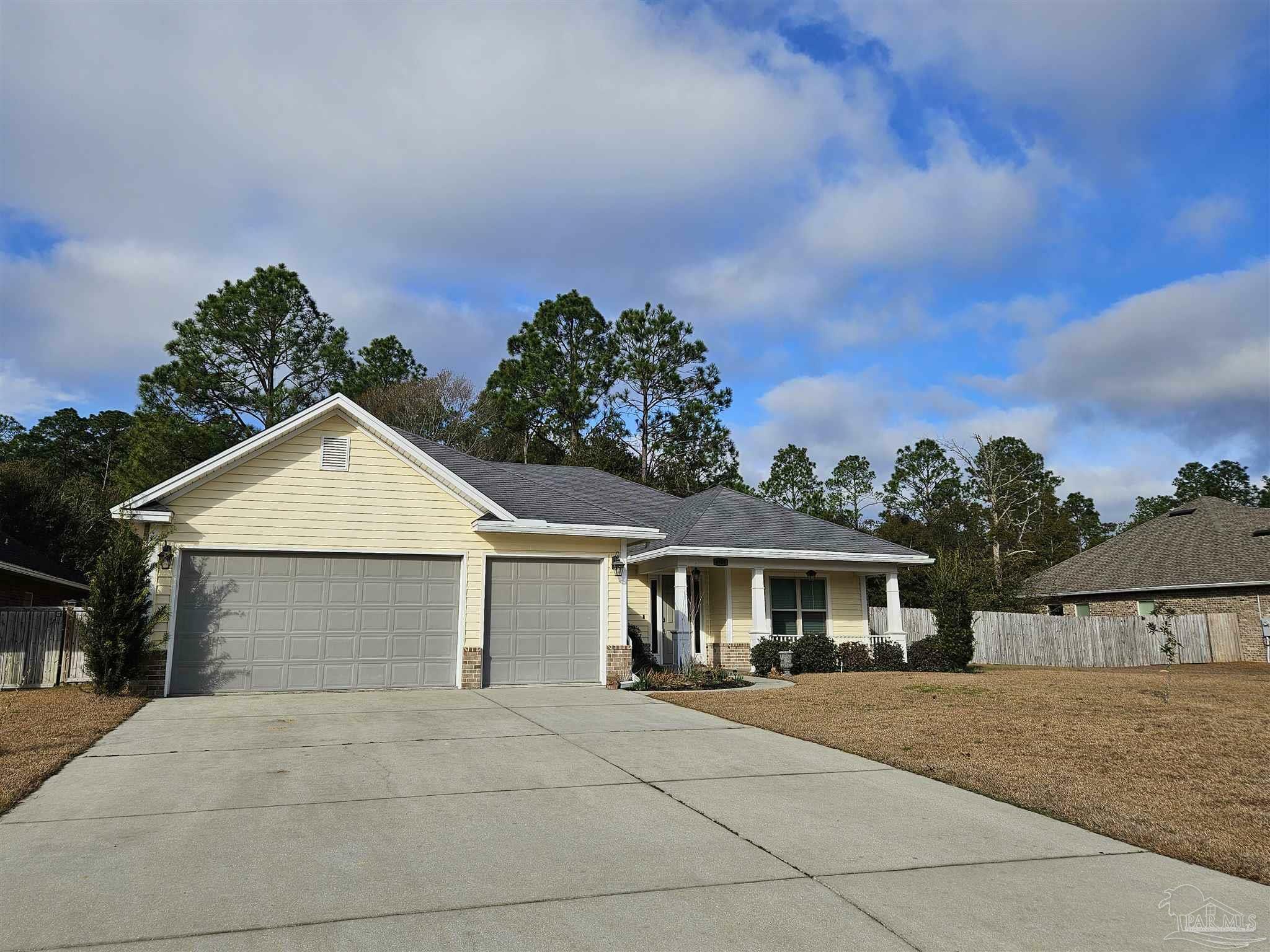 Property Photo:  4969 Red Oak Dr  FL 32583 