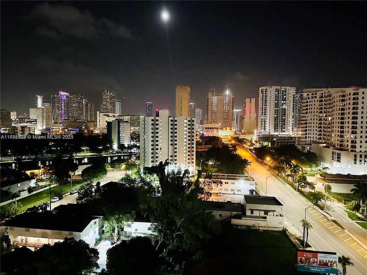 36 NW 6th Ave 9  Miami FL 33128 photo