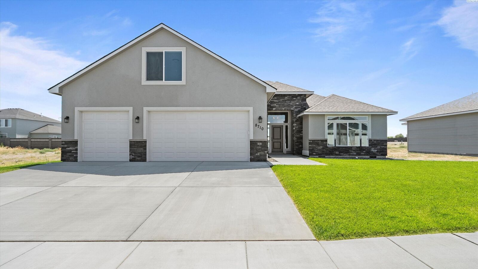 Property Photo: 8710 Ashen Dr WA 99301