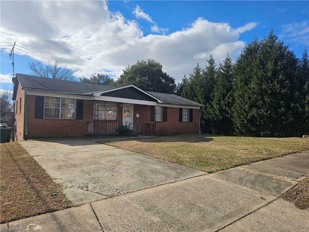 Property Photo:  605 E Horah Street  NC 28144 