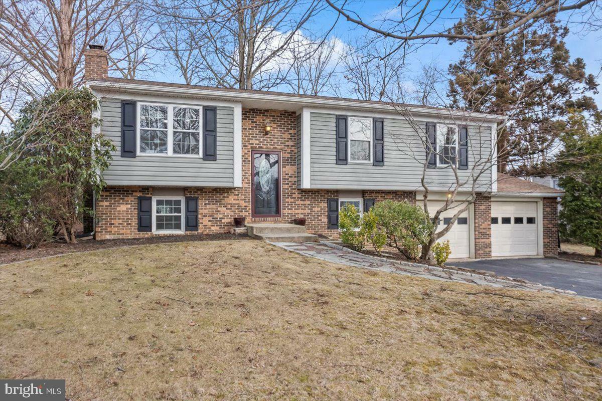 Property Photo:  465 Amesbury Road  PA 17601 