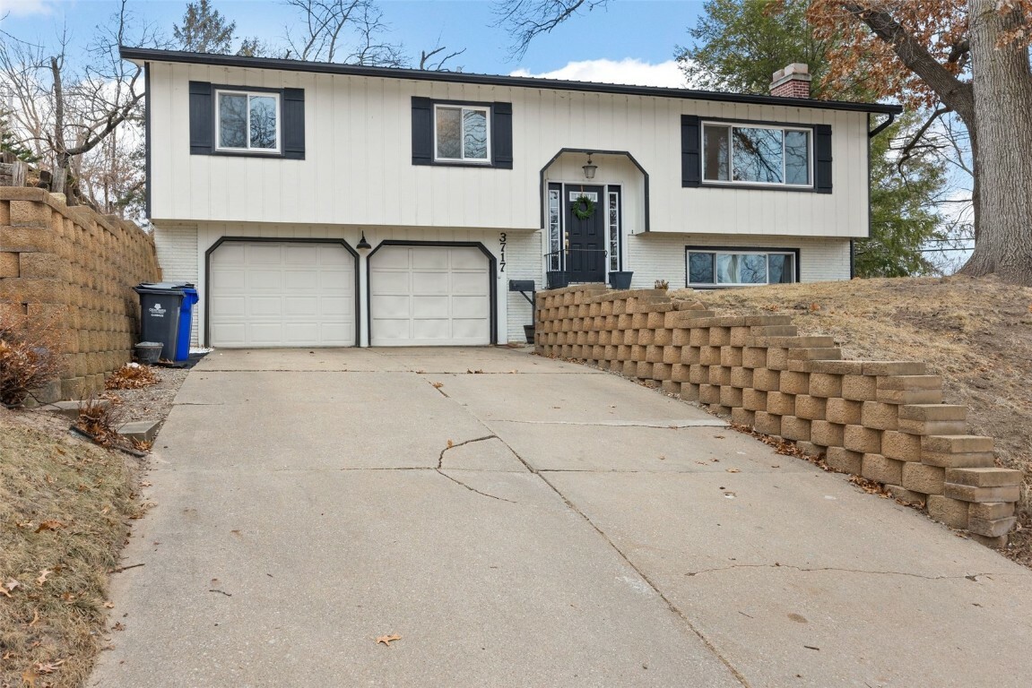 Property Photo: 3717 Wenig Road NE IA 52402