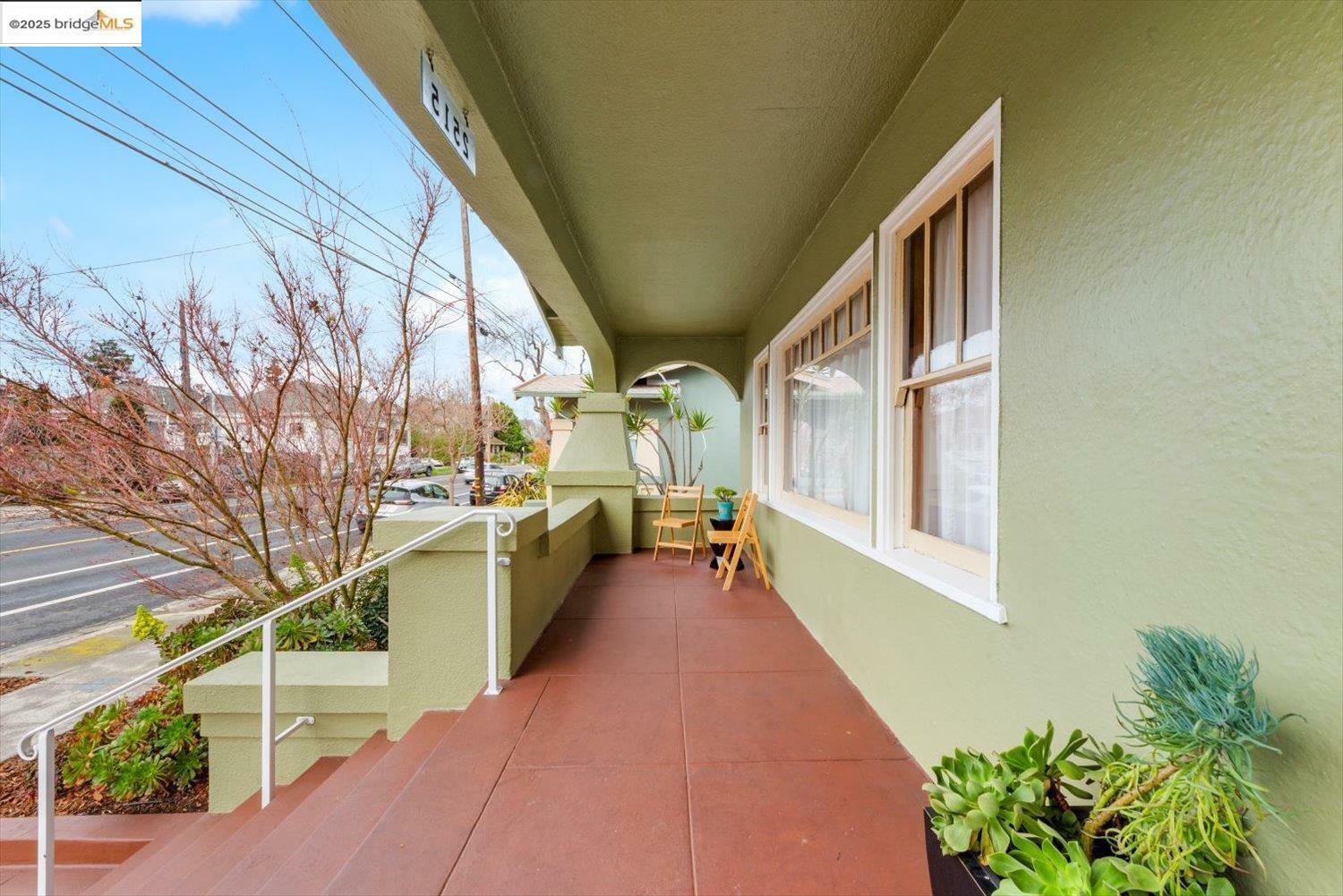 Property Photo:  2515 Encinal Ave  CA 94501 