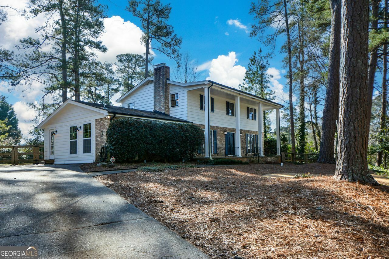 Property Photo:  9935 La View Circle  GA 30075 