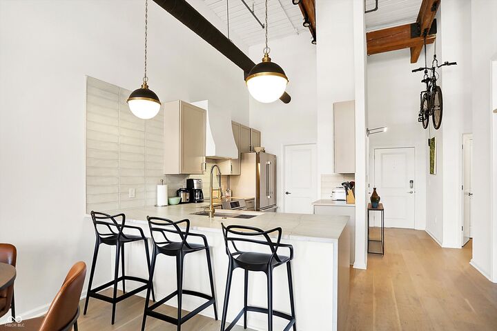 Property Photo: 630 N College Avenue 401 IN 46204