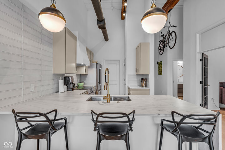 Property Photo: 630 N College Avenue 401 IN 46204