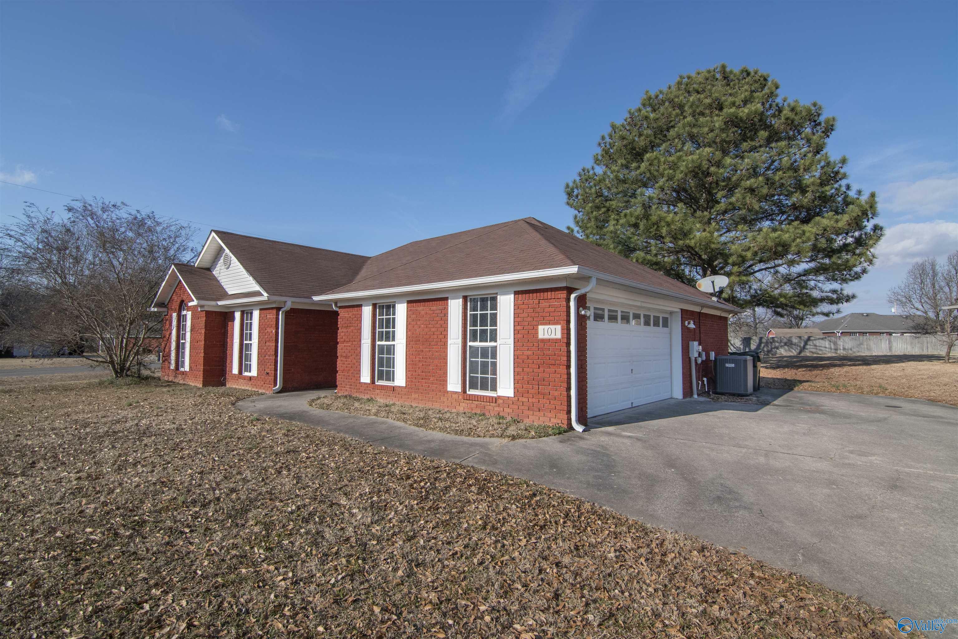 Property Photo:  101 Drake Down Circle  AL 35773 