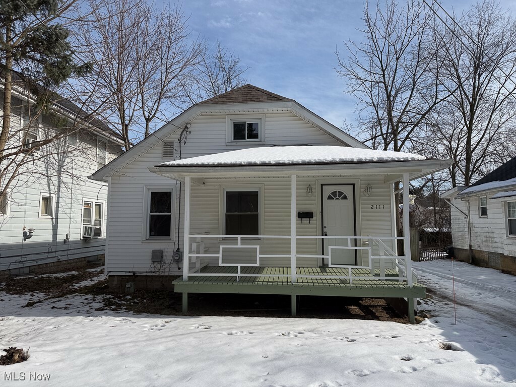 Property Photo: 2111 4th Court OH 44221