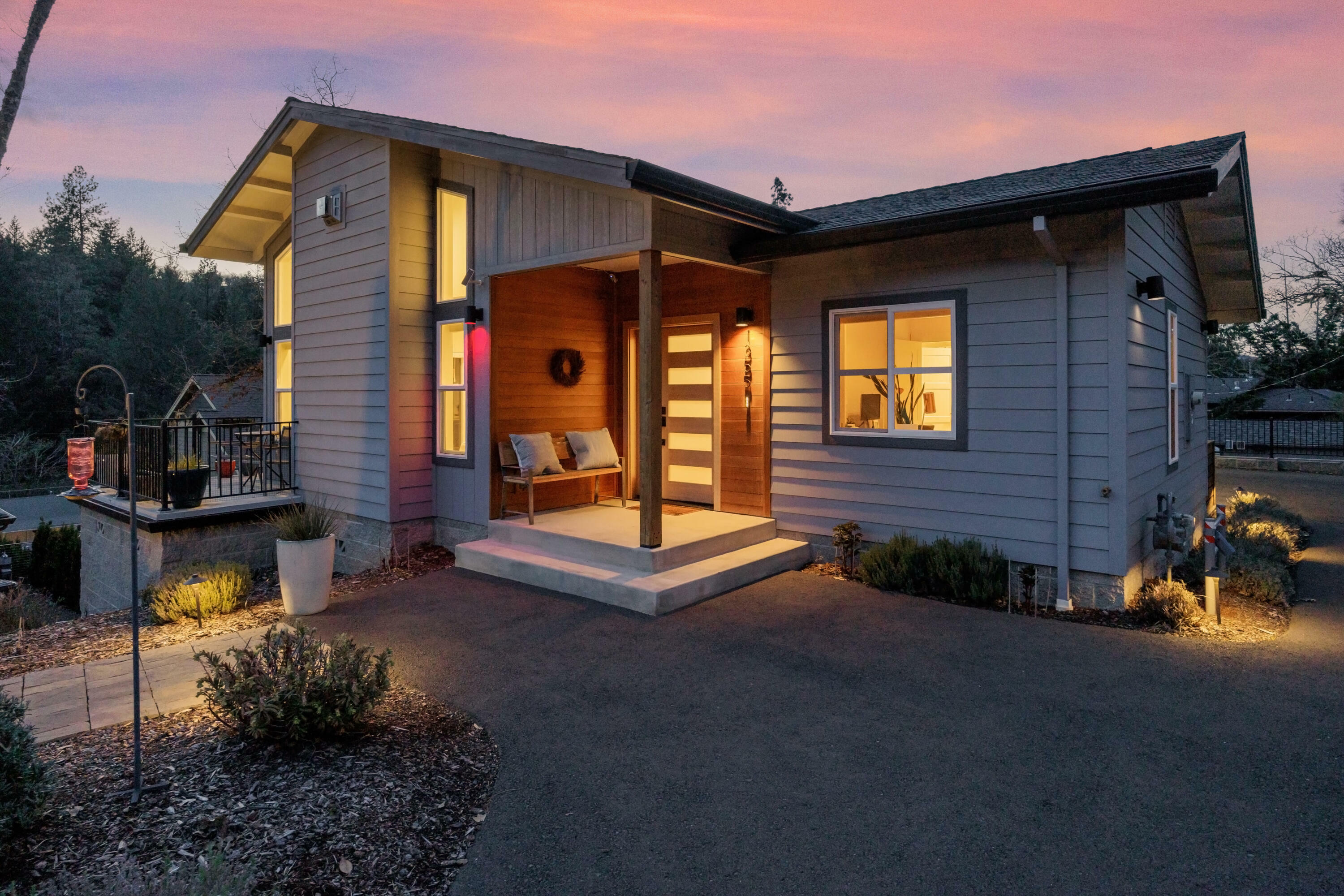 Property Photo: 1355 Andrews Place OR 97530