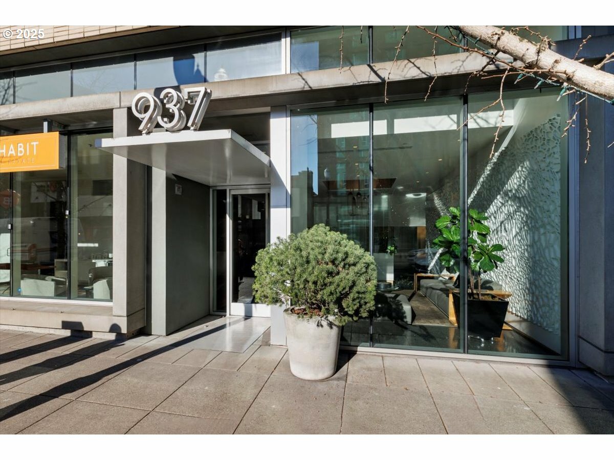 Property Photo: 937 NW Glisan St 1436 OR 97209