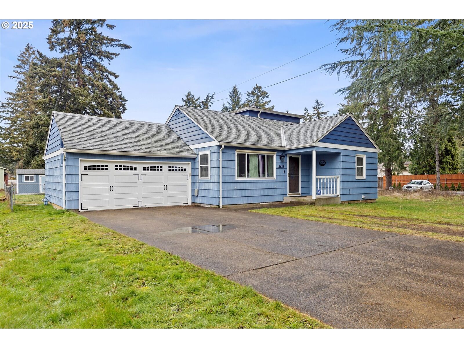 Property Photo:  12425 SE Harold St  OR 97236 