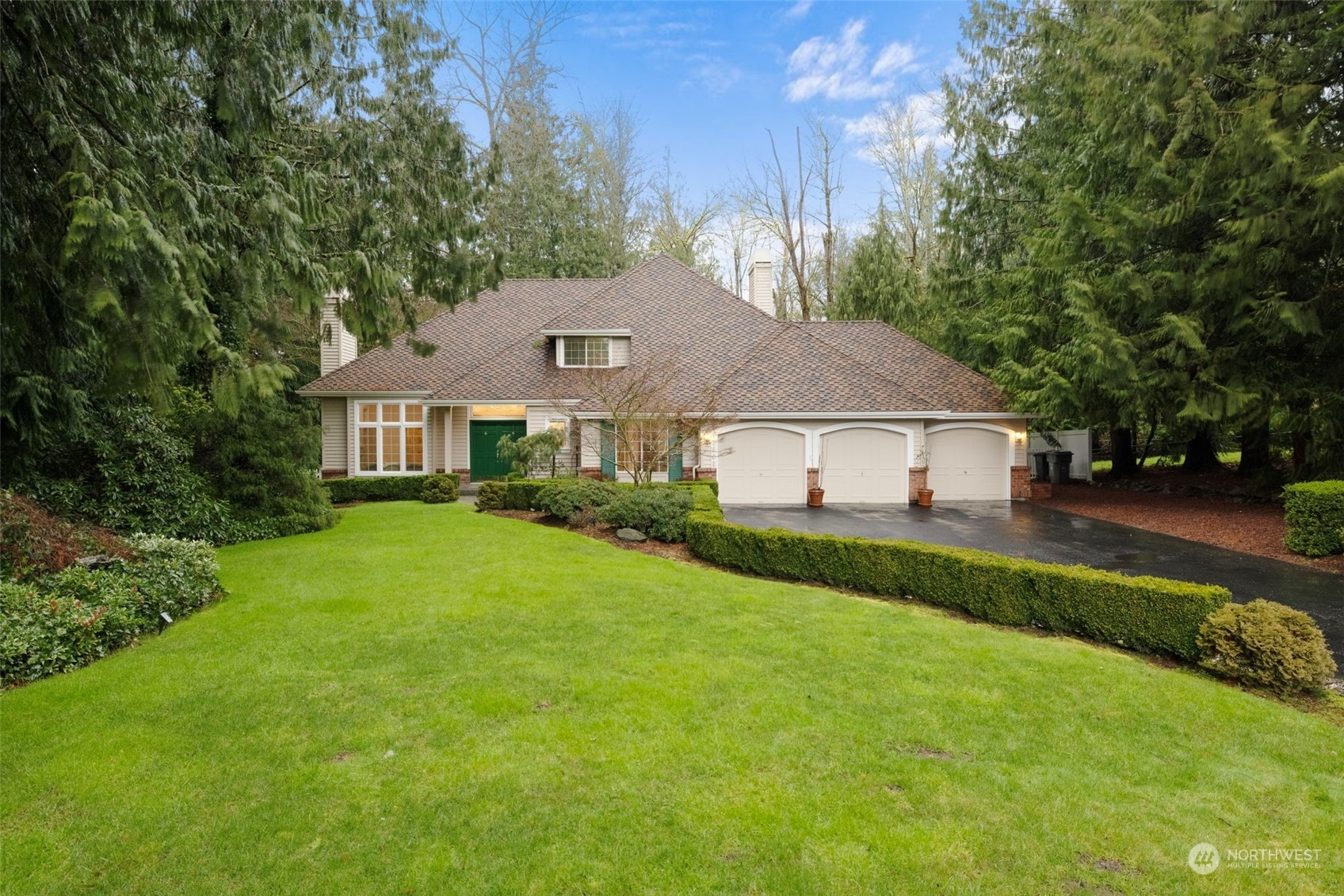 Property Photo: 23608 NE 54th Place WA 98053