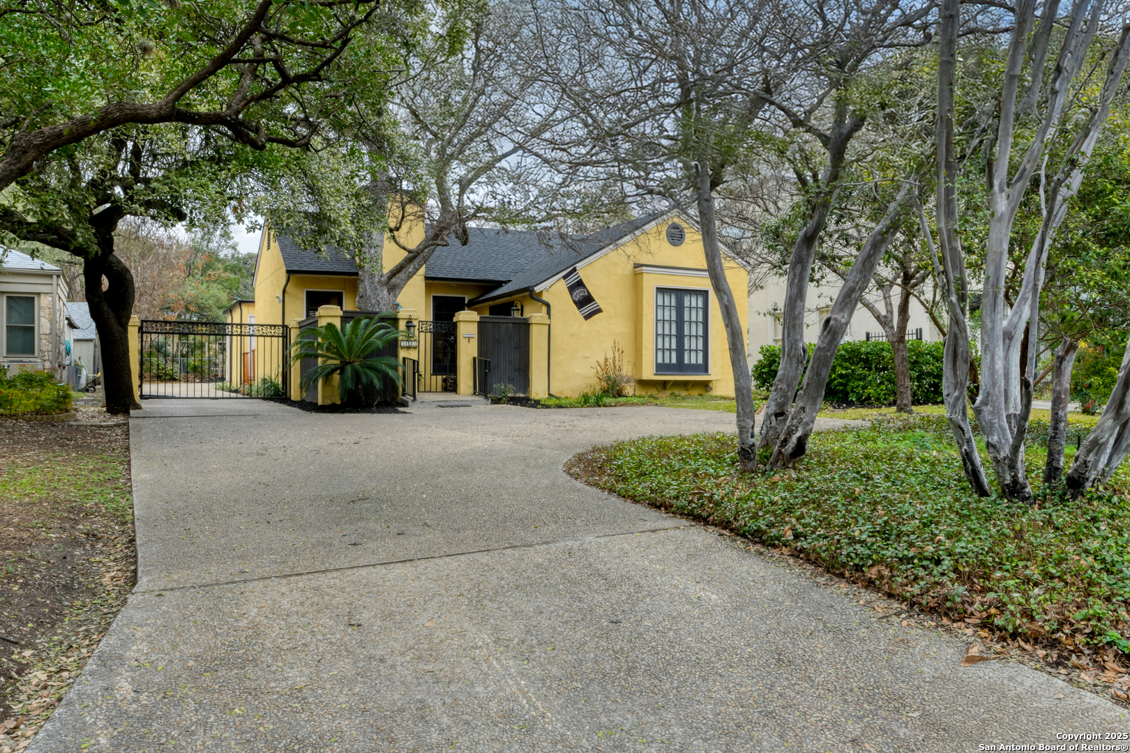 Property Photo:  315 College Blvd  TX 78209 