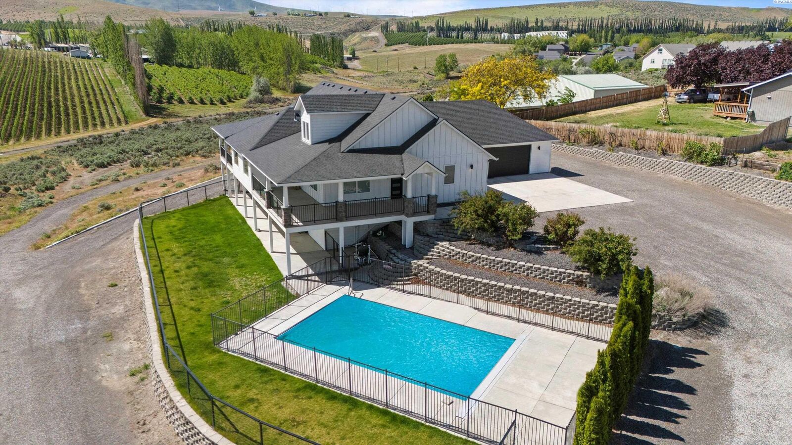 Property Photo: 212 E 49th Ave WA 99337