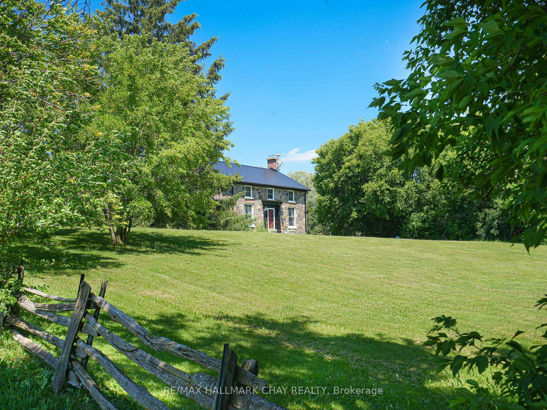 Property Photo:  528375 5th Side Road  ON L9V 0R6 
