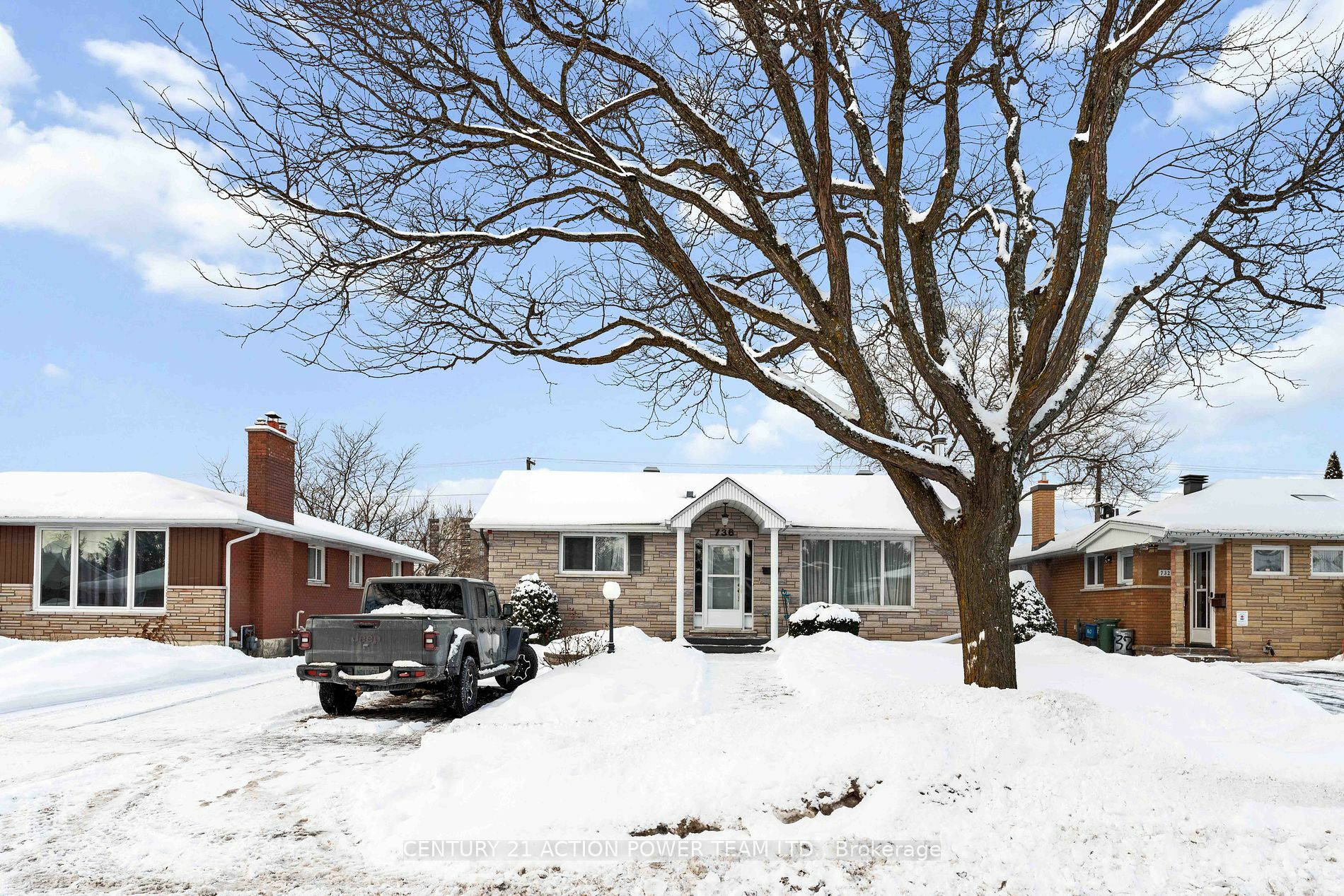 Property Photo:  736 Claude St B  ON K1K 2S2 