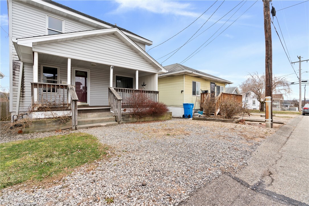 Property Photo:  2644 Chestnut St  PA 15068 