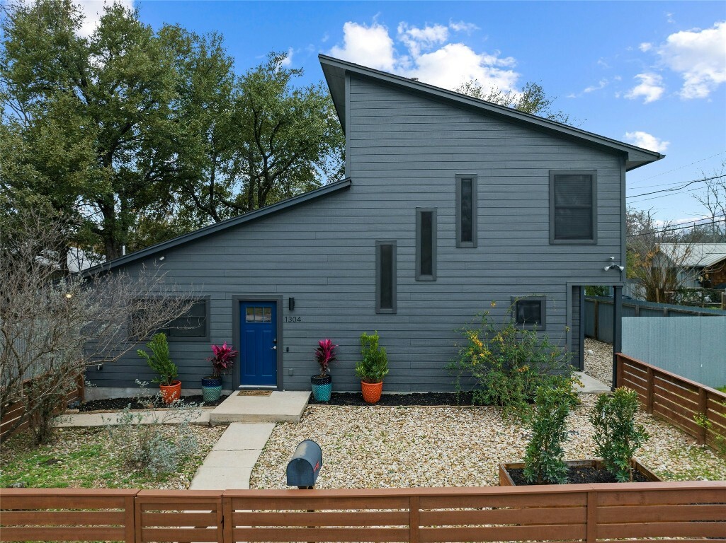 Property Photo:  1304 Alamo Street  TX 78702 