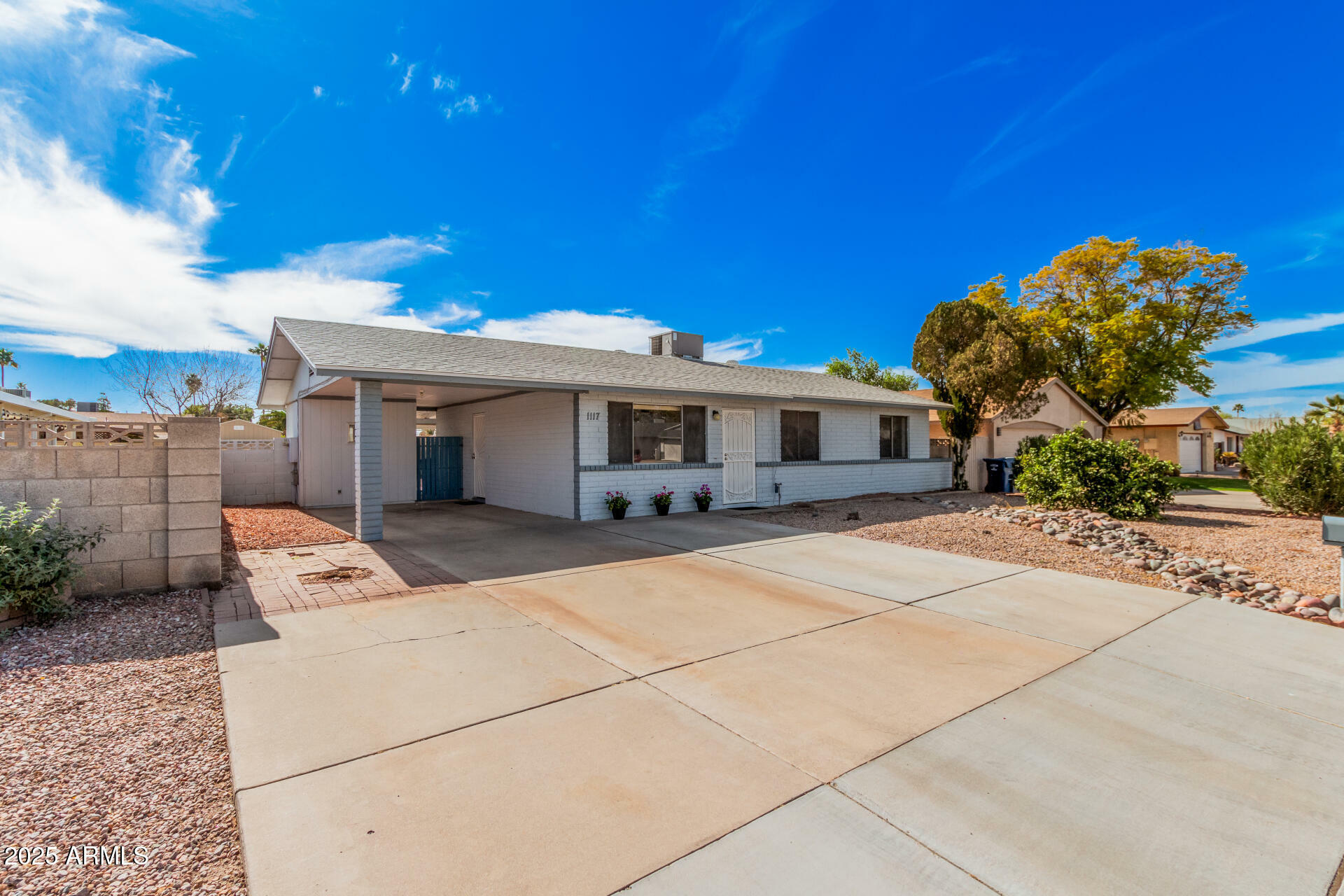 Property Photo:  1117 W Mesquite Street  AZ 85224 