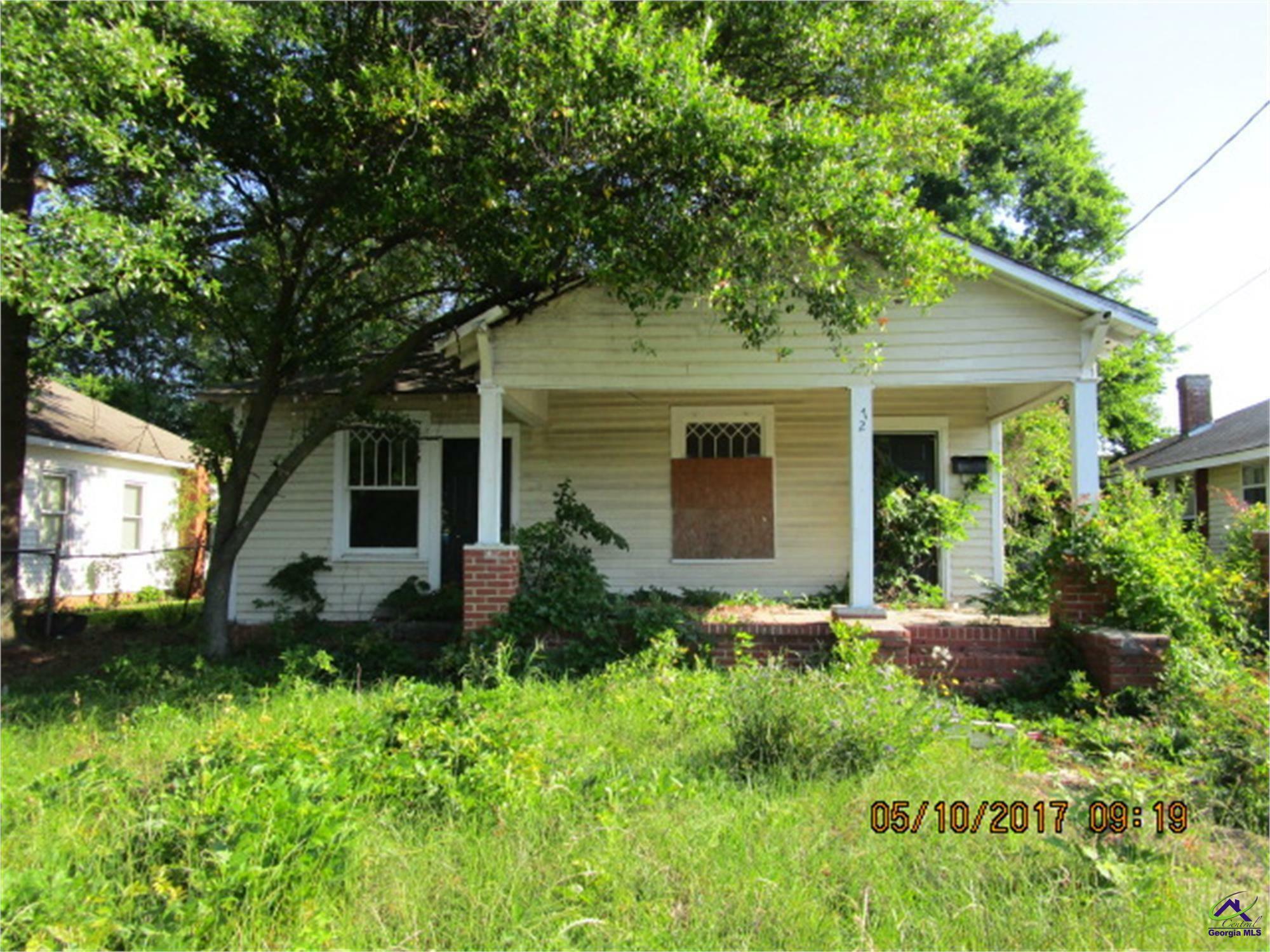 Property Photo:  725 St James Ave  GA 31206 