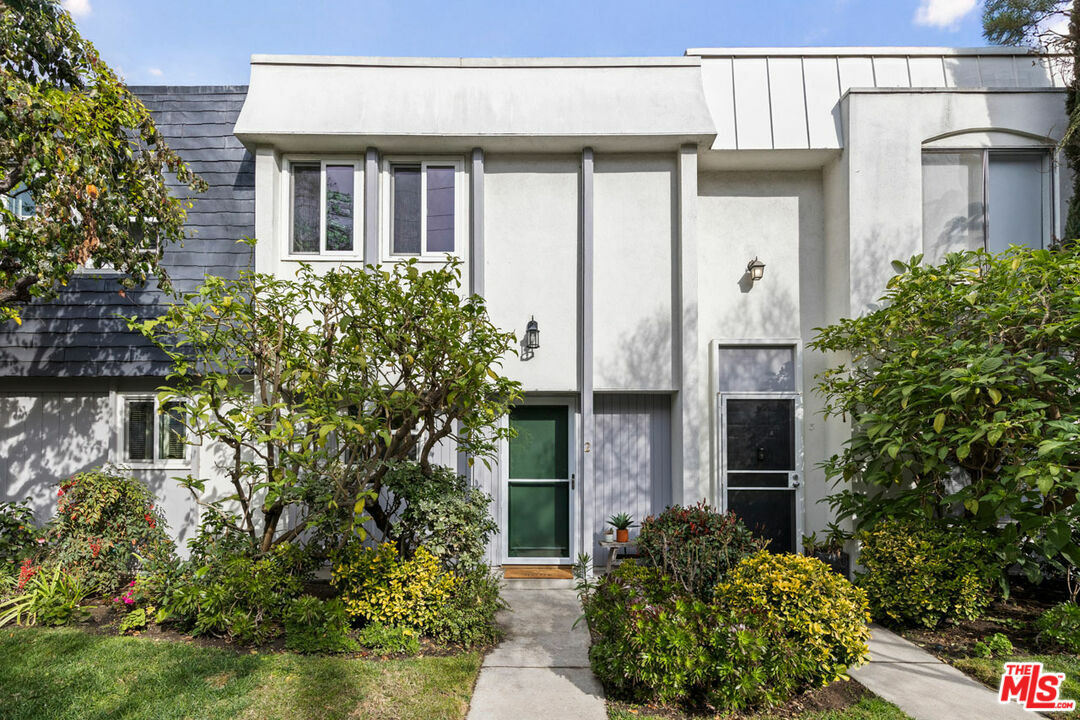 Property Photo:  10841   Blix St 2  CA 91602 