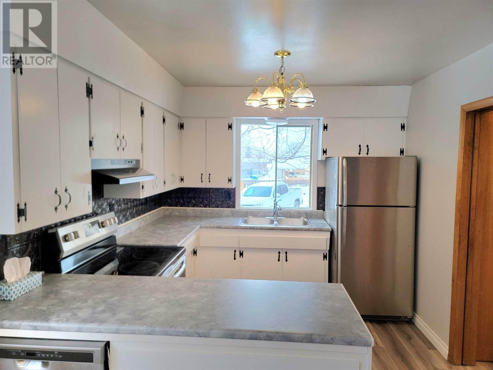 Property Photo:  22 King St  ON P0W 1E0 