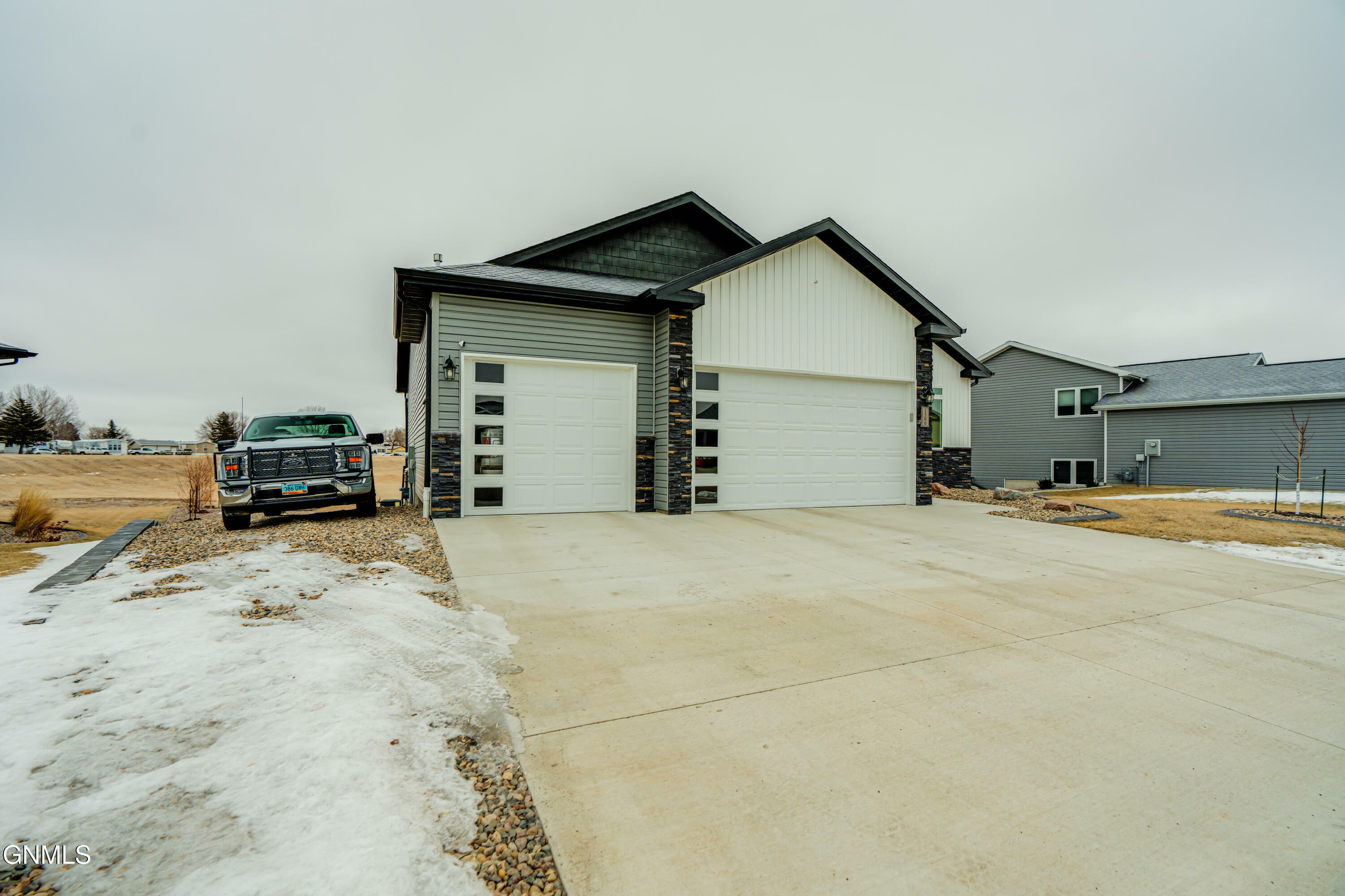 Property Photo:  1300 Plains Bend Bend SE  ND 58554 