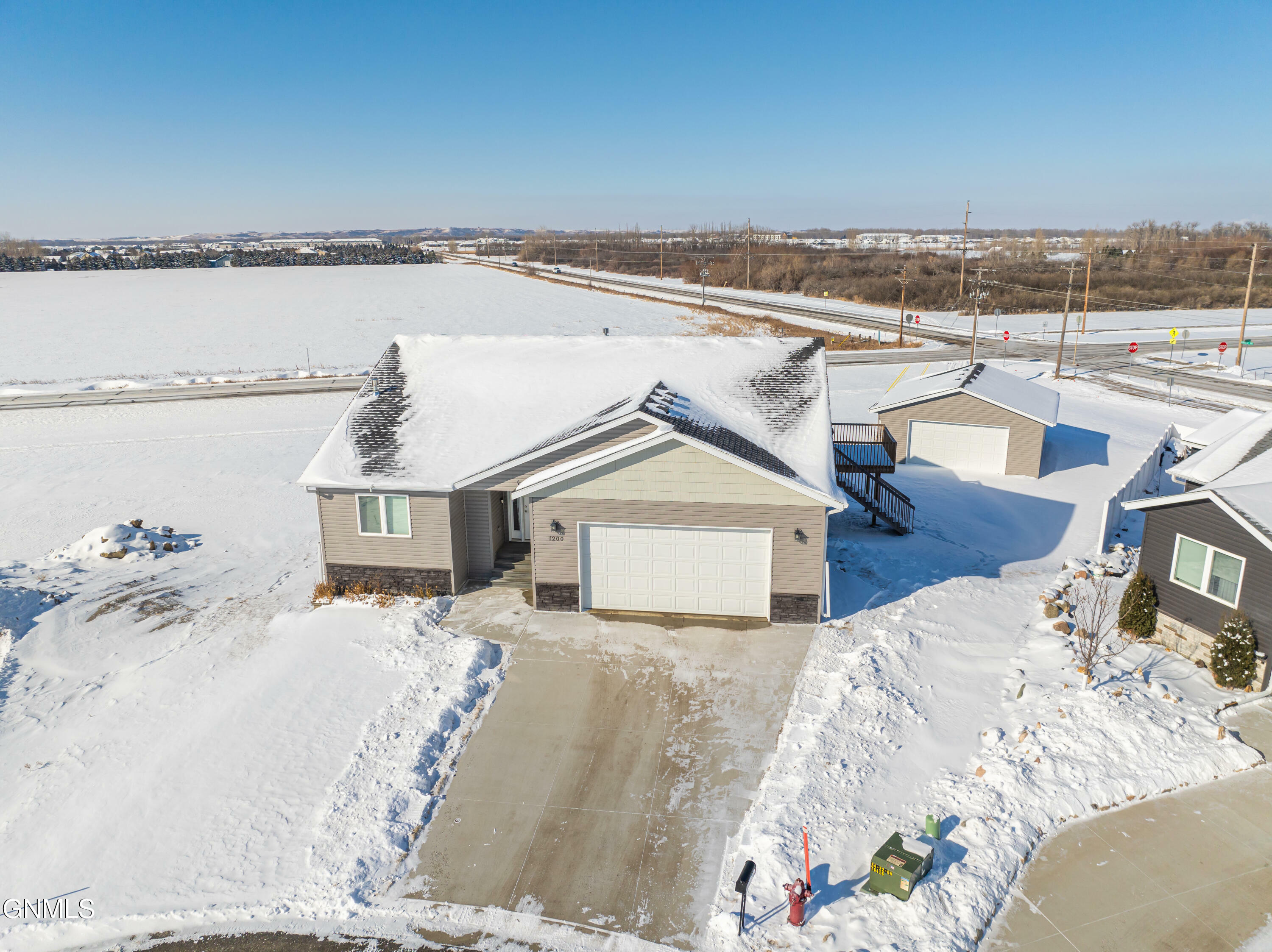 Property Photo:  1200 Empire Circle  ND 58504 