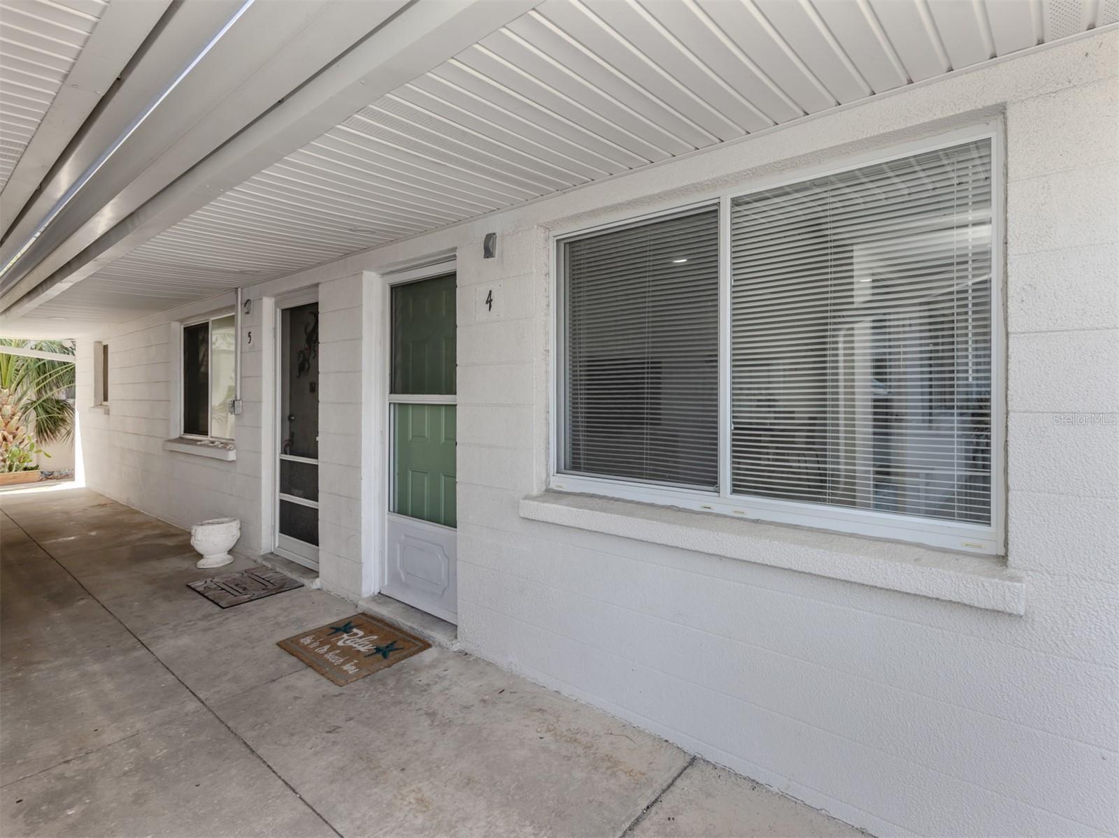 Property Photo: 525 Manatee Court 4 FL 34285