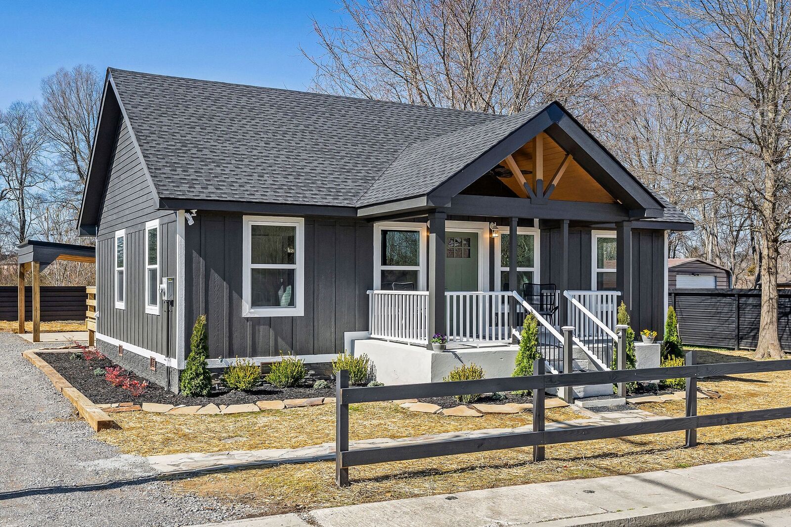 Property Photo: 717 S Mountain St TN 37166