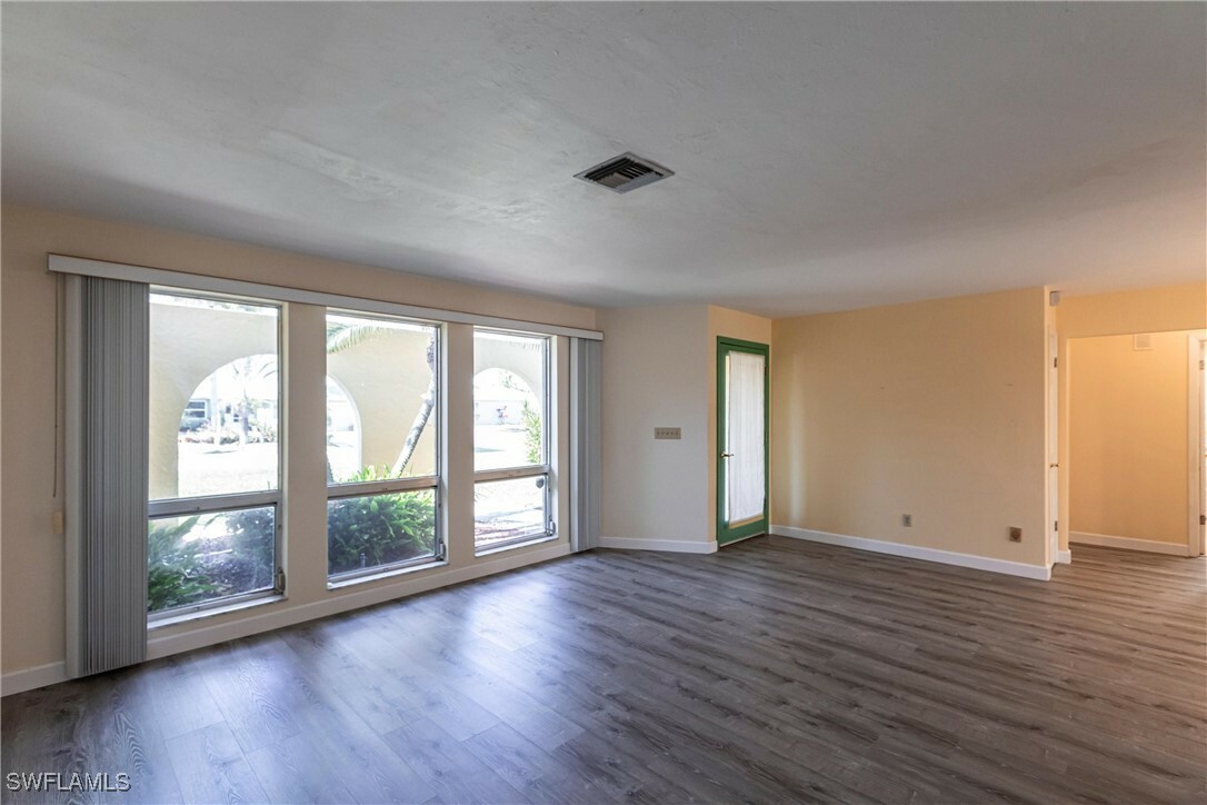 Property Photo: 3353 SE 19th Avenue FL 33904