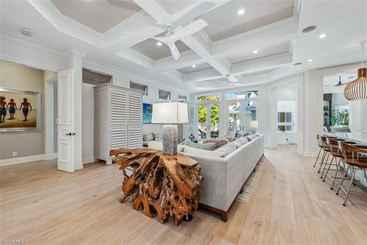Property Photo: 429 14th Ave S FL 34102