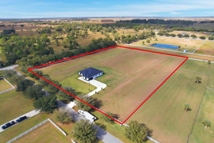 Property Photo:  18202 Bridle Way  FL 34987 