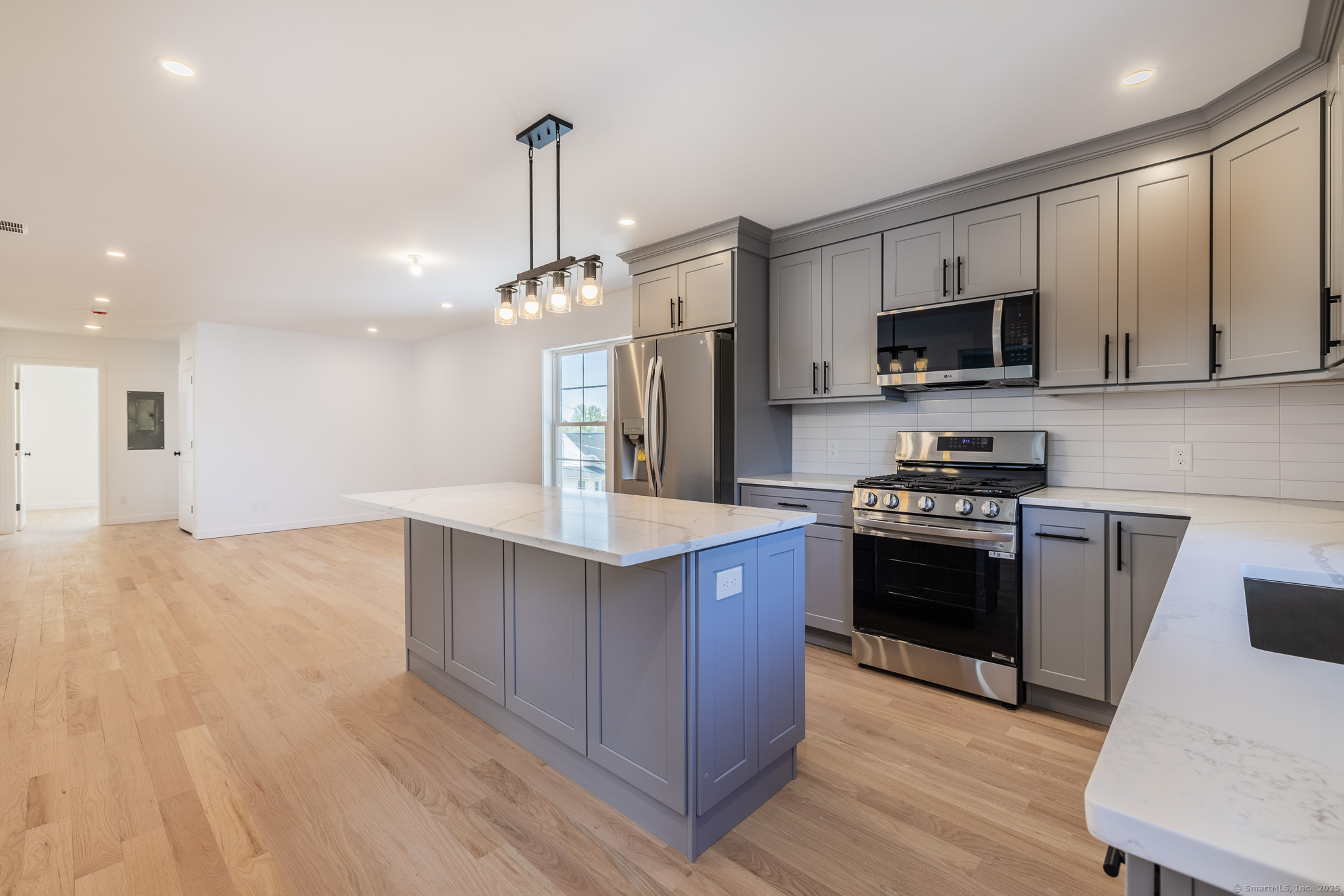 Property Photo: 330 Pleasantview Avenue 2nd Floor CT 06606