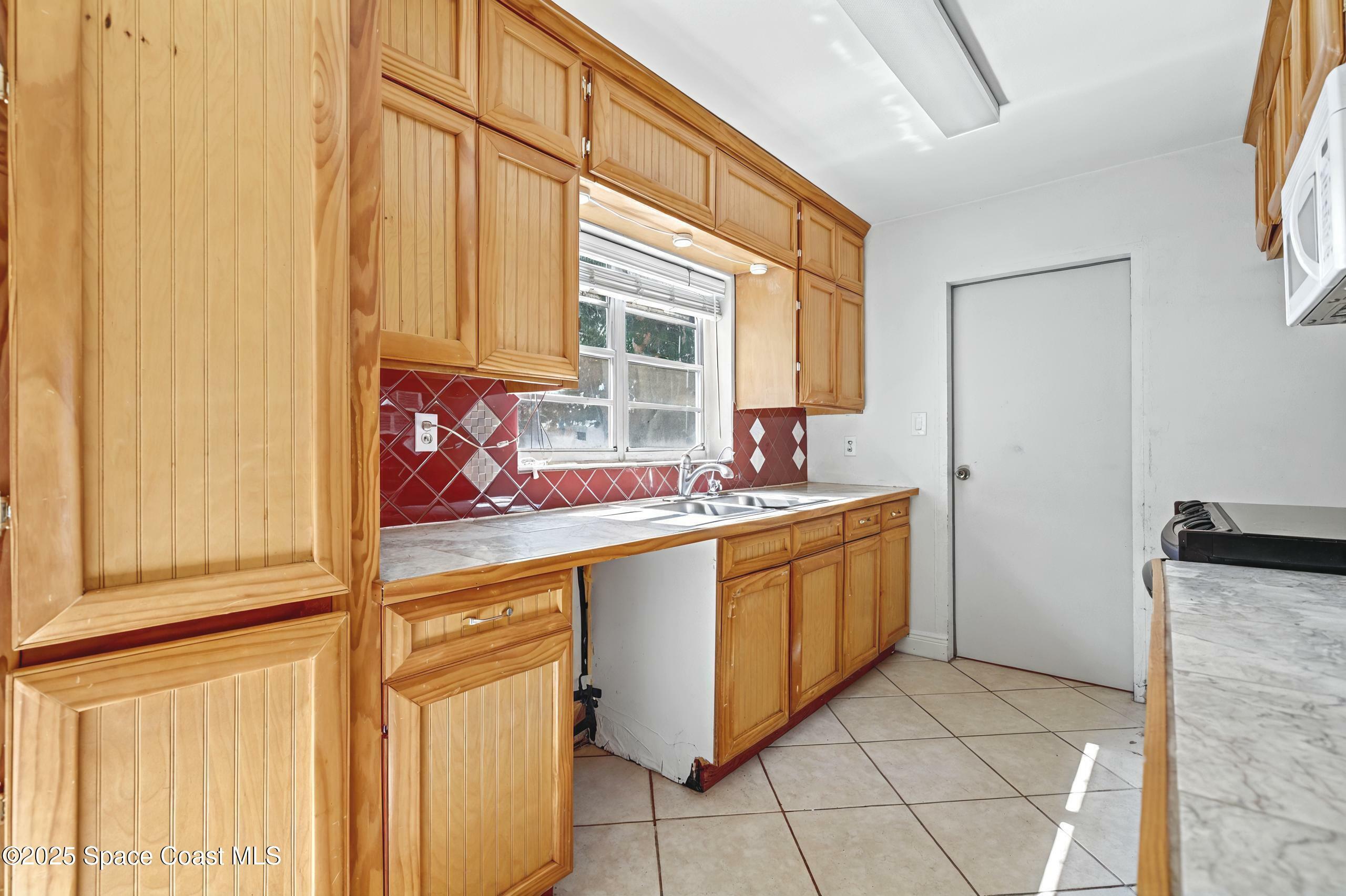 Property Photo:  305 W Arlington Street  FL 32937 