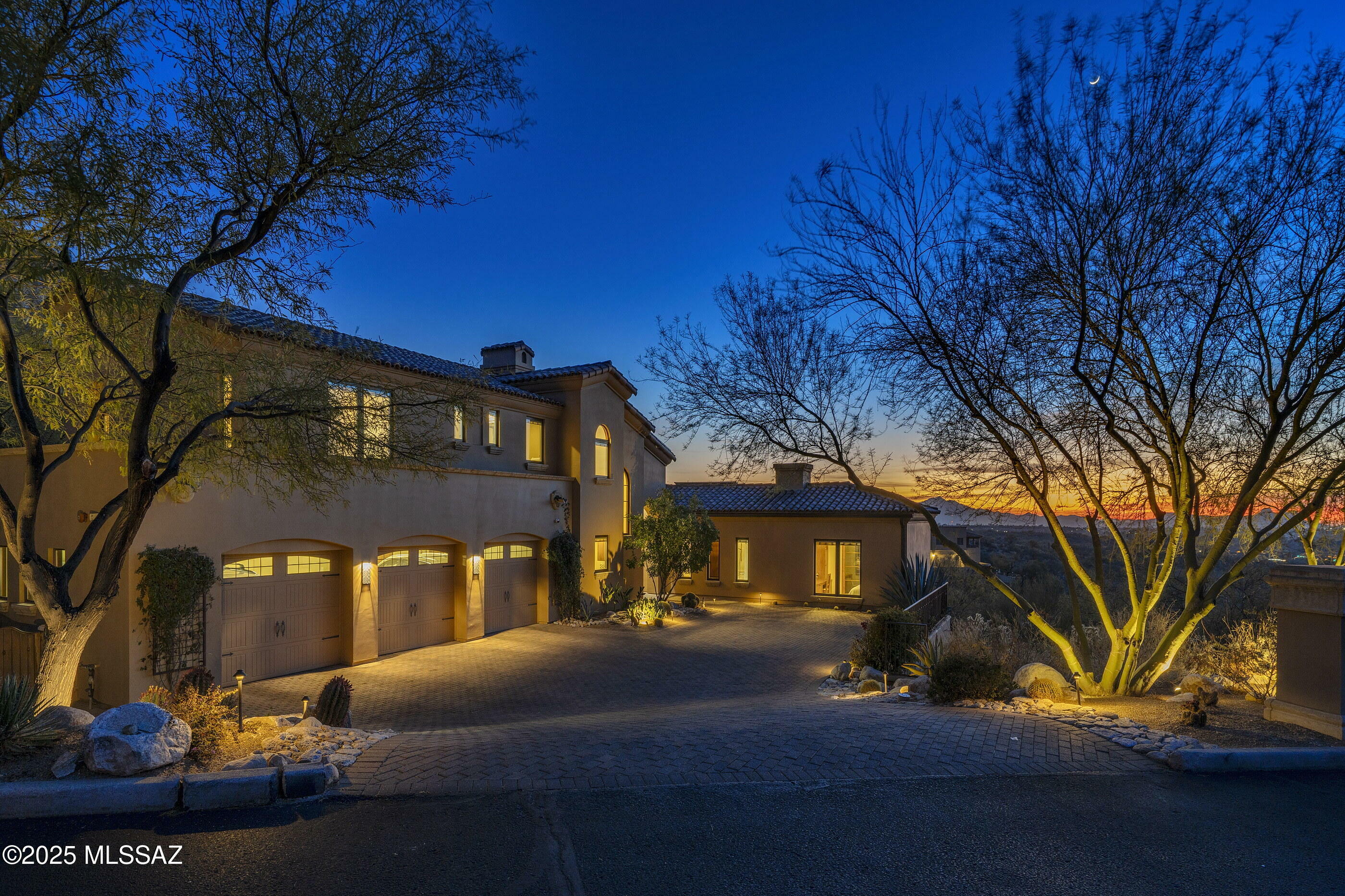 Property Photo:  1822 E Buck Ridge Place  AZ 85737 