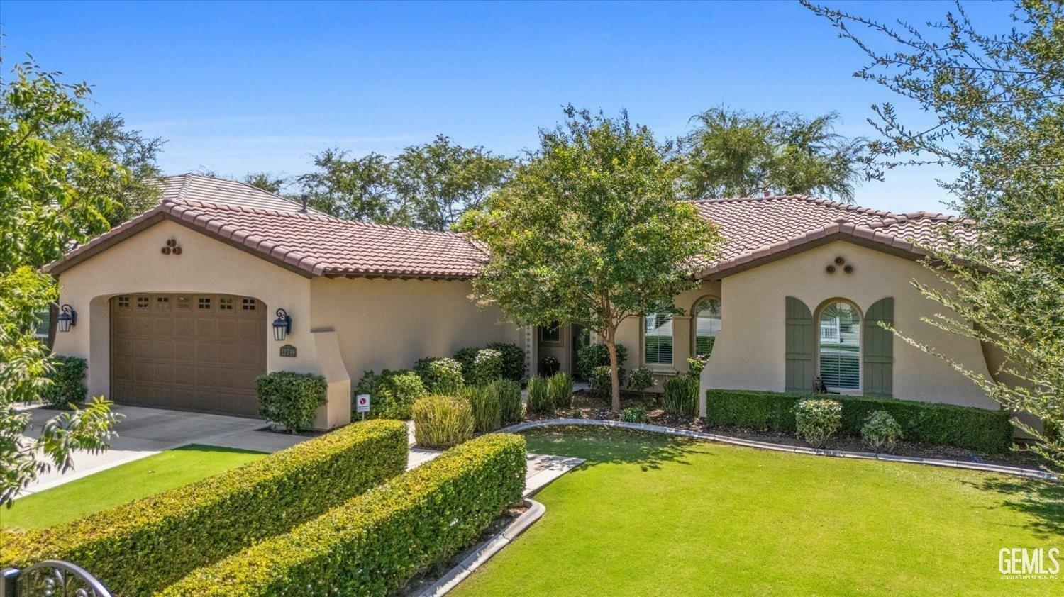 Property Photo: 12719 Lincolnshire Drive CA 93311