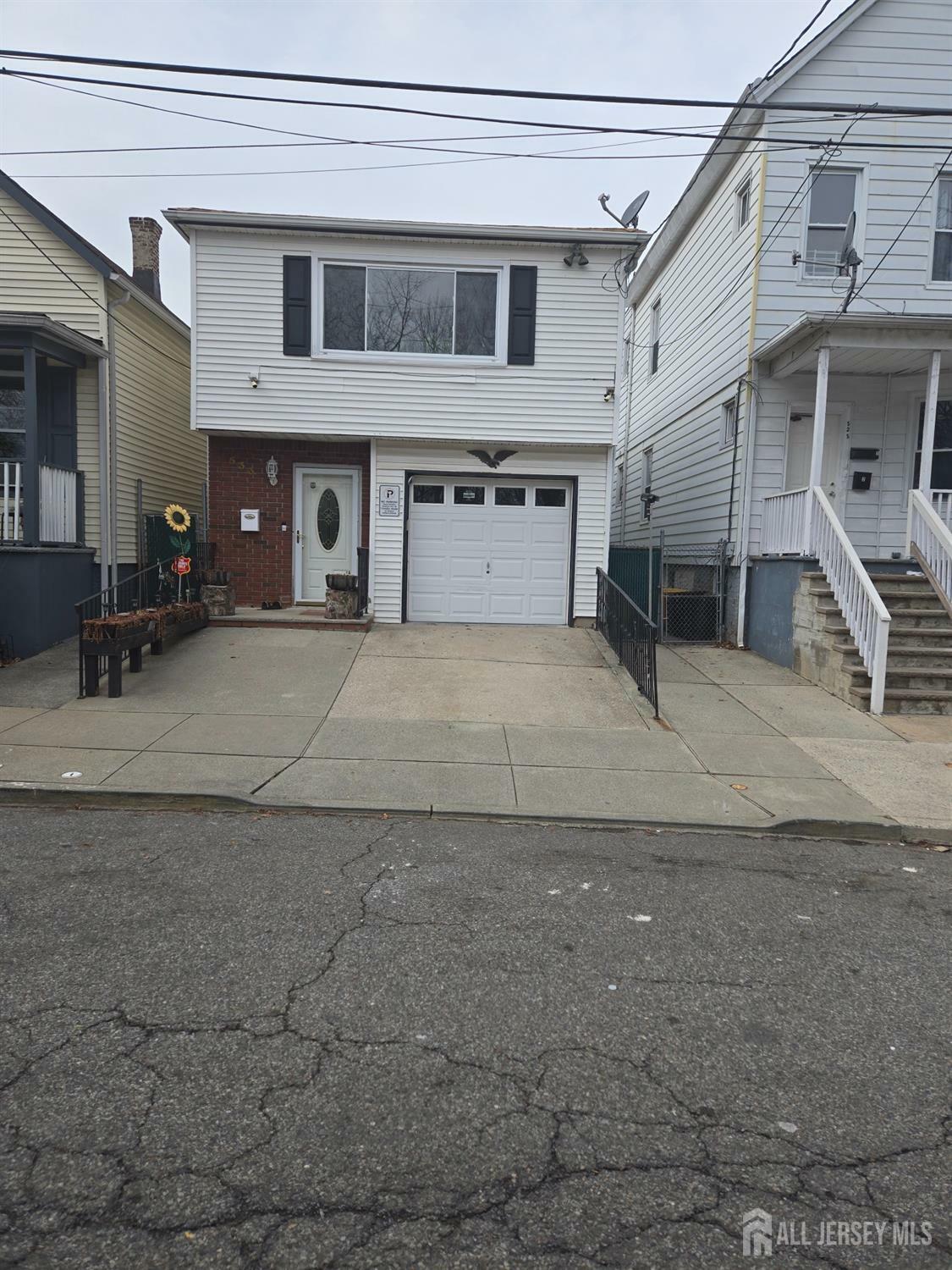 Property Photo:  533 W Side Avenue W  NJ 08861 