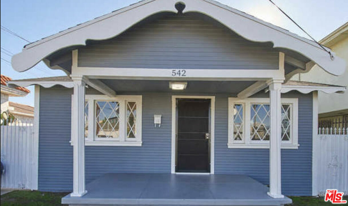 Property Photo:  542   Short St  CA 90302 