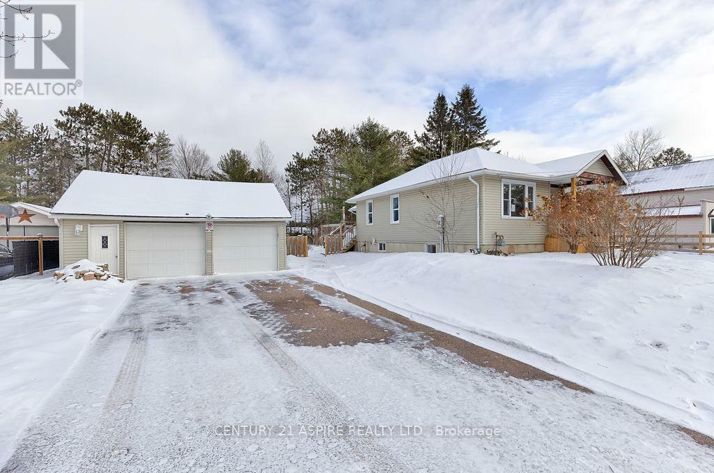 Property Photo:  2847 Petawawa Boulevard  ON K8H 1Y2 