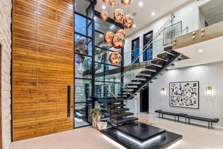 Property Photo: 213 Kaalawai Place HI 96816